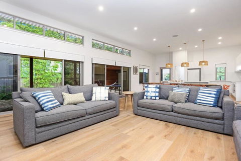 Russell Street Retreat - Tourism Search 1