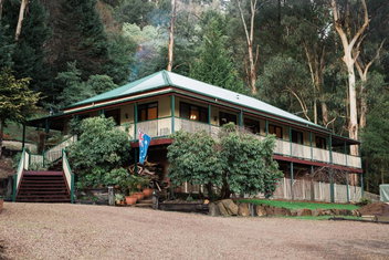 Rustic Refuge Guesthouse with Tourism Search
