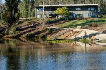 Saladin Lodge with Tourism Search