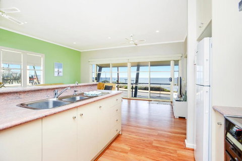 Salt - Aldinga Beach - C21 SouthCoast Holidays - Tourism Search 3