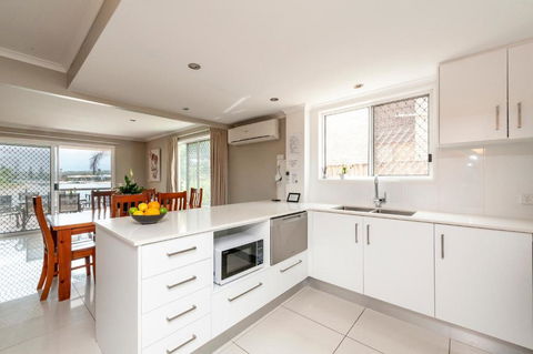 Saltwater Villas - Pet Friendly Accommodation - Tourism Search 3