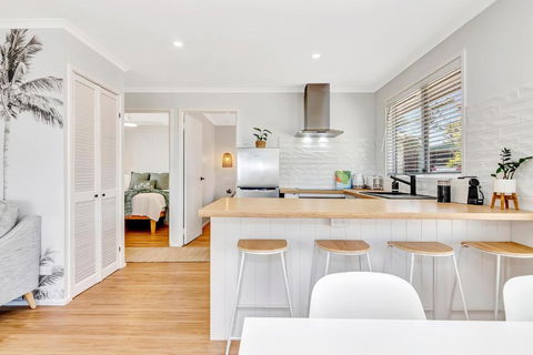 Sanbis Cabin - Hidden Boutique Retreat, Sea Views - Tourism Search 3