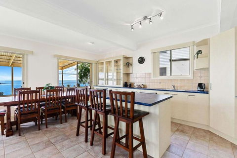 Sandbar On Moreton 5 Bedroom - Tourism Search 3