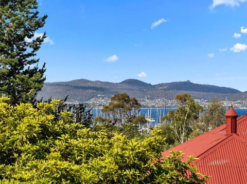 Sandy Bay Apartment With Hobart River View, Near UTAS - Stroll To Cafes And Shops - Tourism Search 1