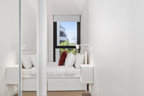 Spacious & Bright Apt Near Major Hospital Precinct - Tourism Search 3