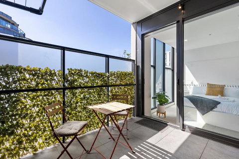 Spacious & Bright Apt Near Major Hospital Precinct - Tourism Search 2