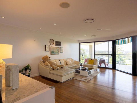 Stunning City View 5BR With Balcony Near Malls Uni And CBD - Tourism Search 1