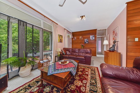 BEAUTIFUL HOLIDAY HOME CLOSE TO KU-RING-GAI CHASE NNT328 - Tourism Search 0