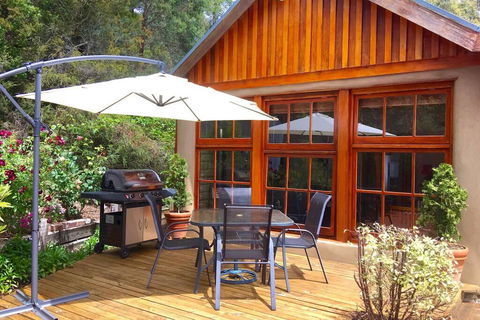 BEAUTIFUL RETREAT - 20 Mins To CBD And Only 10 Mins To MONA! - Tourism Search 1