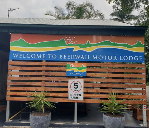 Beerwah Motor Lodge - Tourism Search 0