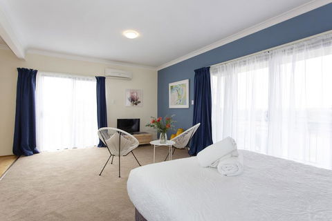 Bella Vista Townhouse With Views - Tourism Search 3