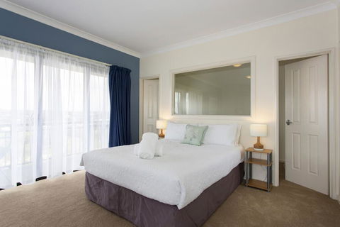 Bella Vista Townhouse With Views - Tourism Search 1