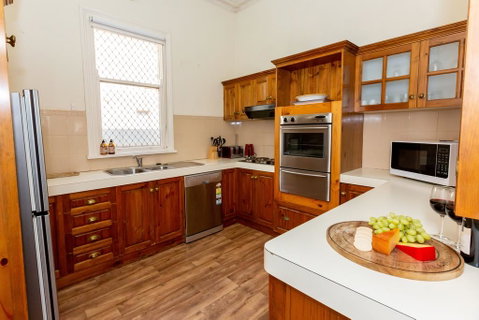 Best Central House - SLEEPS 11 !! - Tourism Search 2