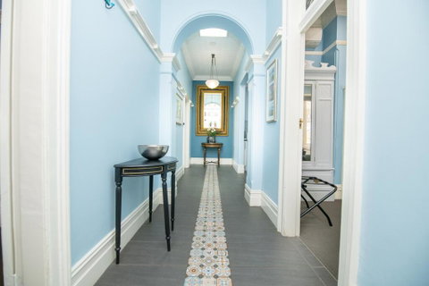 Blue Door Apartments Heritage Charm In CBD - Tourism Search 3