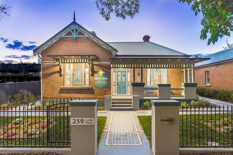Blue Door Apartments Heritage Charm In CBD - Tourism Search 0