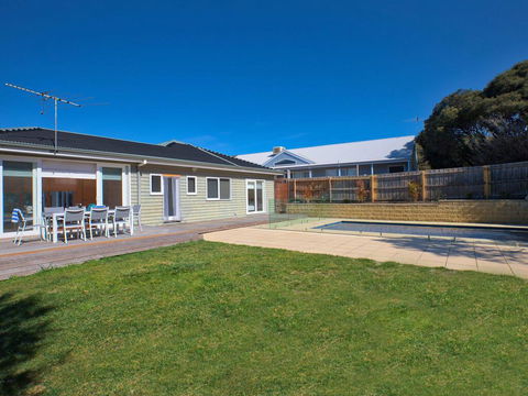 Bluetopia - Sparkling Solar Heated Pool! - Tourism Search 3