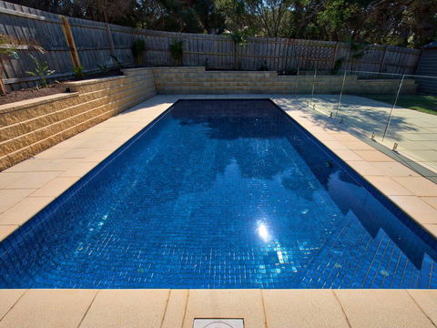 Bluetopia - Sparkling Solar Heated Pool! - Tourism Search 2