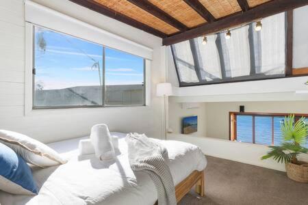 Waterfront Scotland Island Holiday Home - Family & Pet Friendly - 3 Bedrooms - Wifi - Netflix - Private Jetty - Tourism Search 3