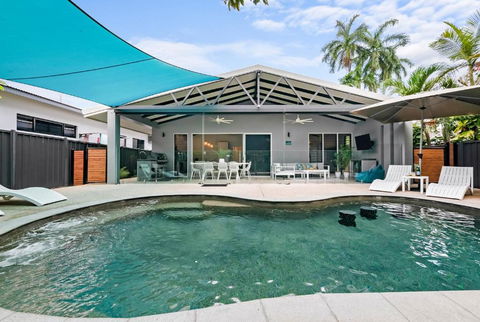 A Sumptuous Poolside Family Oasis At Gardens Villa - Tourism Search 0