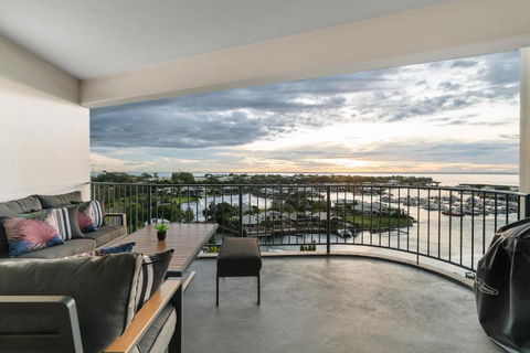 Anchor Point Penthouse 3BR With Marina Views - Pool - BBQs - Tourism Search 2