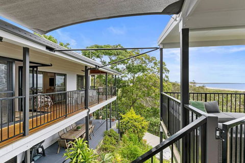 YARABIN - Luxury Home With Ocean Views - Tourism Search 3