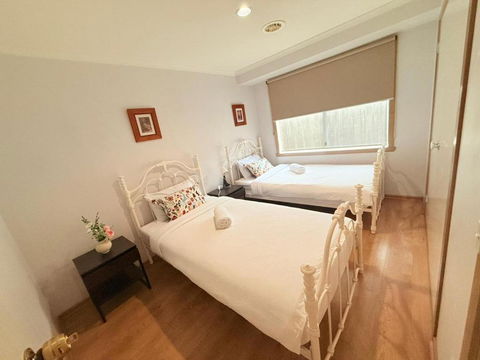 YF Home Sweet Home - Tourism Search 1
