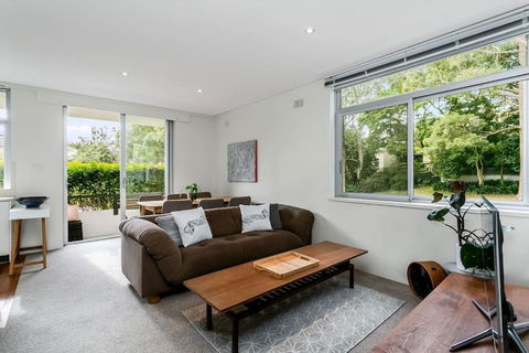 YNG03 - Cremorne - Young Street - Tourism Search 0