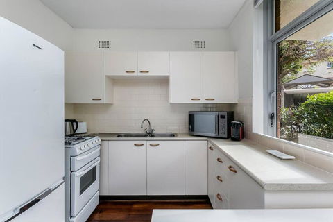 YNG03 - Cremorne - Young Street - Tourism Search 2