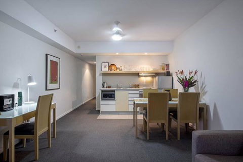 ZEN CITY & SEA Executive 1-BR Suite In Darwin CBD - Tourism Search 0