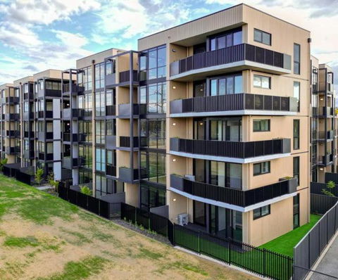 ZMITH Apartment - BROOKE, - Near AIS, GIO Stadium, UC, & Nth - Canberra Hospital - Tourism Search 2