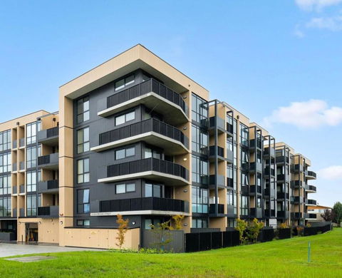 ZMITH Apartment - BROOKE, - Near AIS, GIO Stadium, UC, & Nth - Canberra Hospital - Tourism Search 1